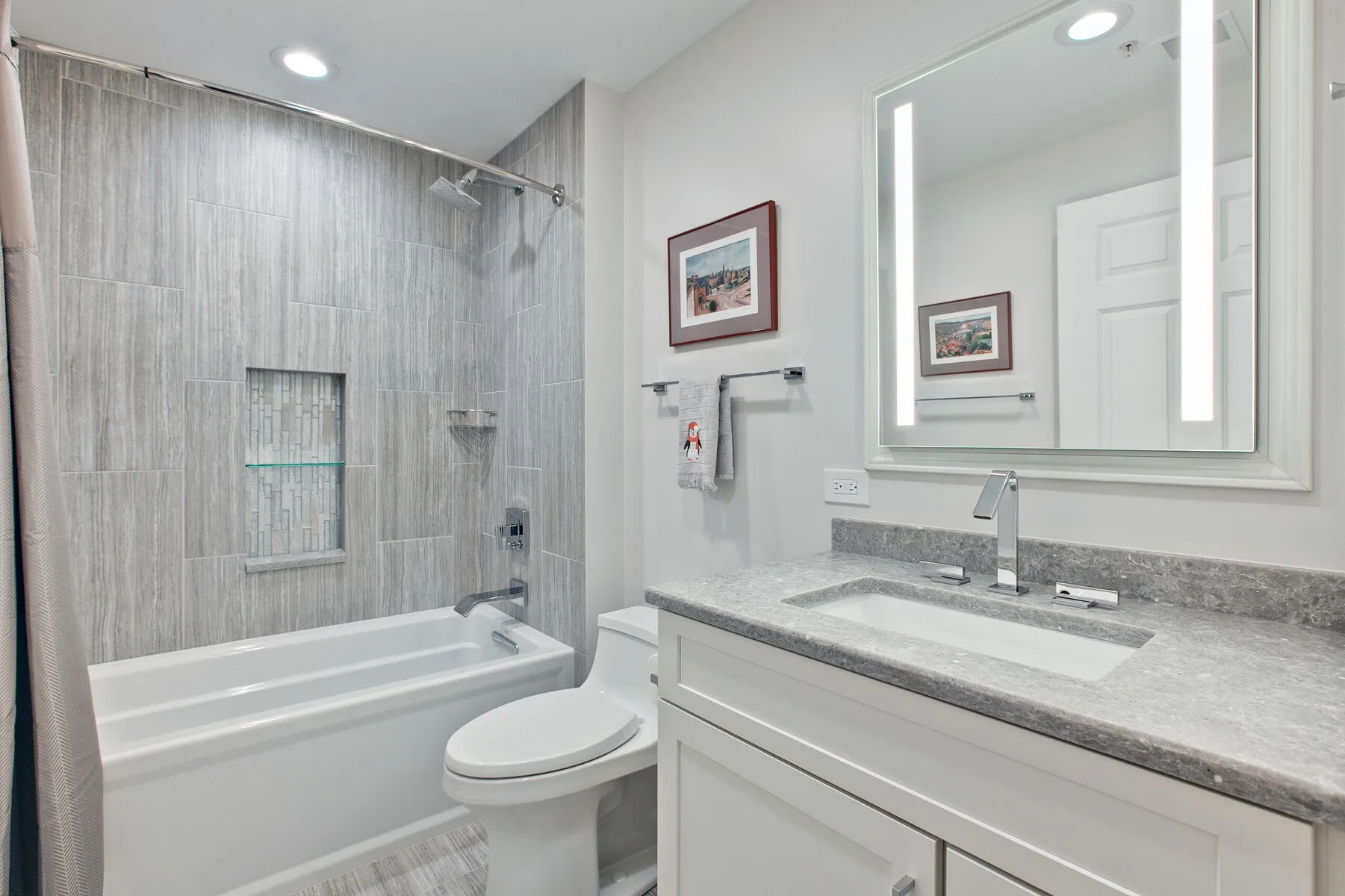 Additional image of Silestone Ocean Jasper Quartz countertops