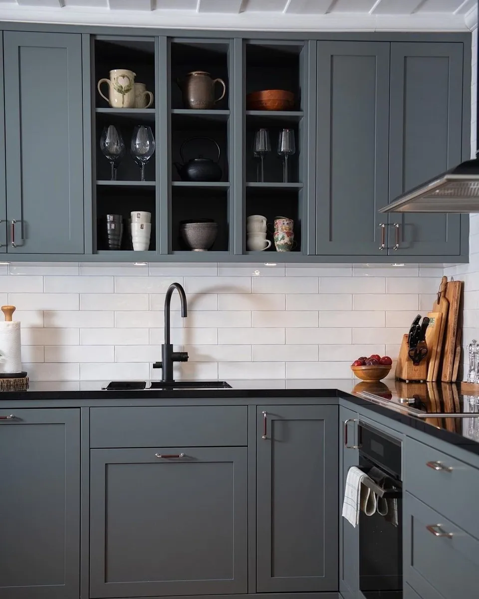 Additional image of Silestone Tebas Black Quartz countertops