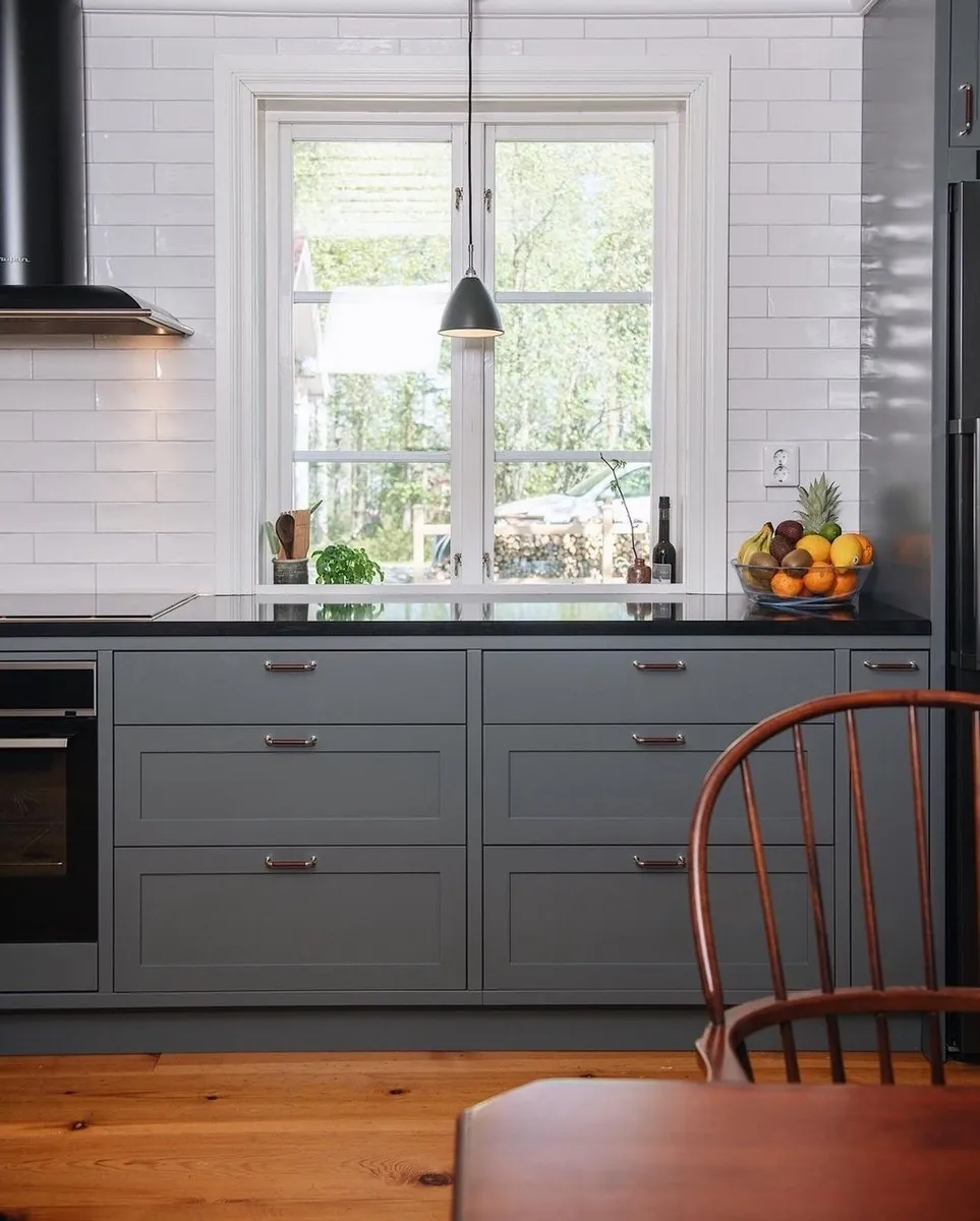 Additional image of Silestone Tebas Black Quartz countertops