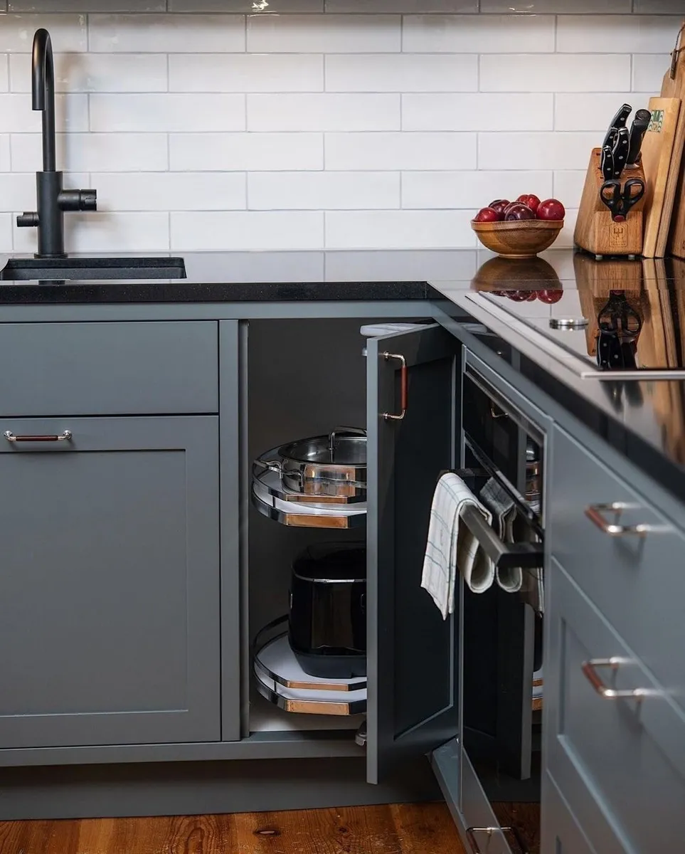 Additional image of Silestone Tebas Black Quartz countertops
