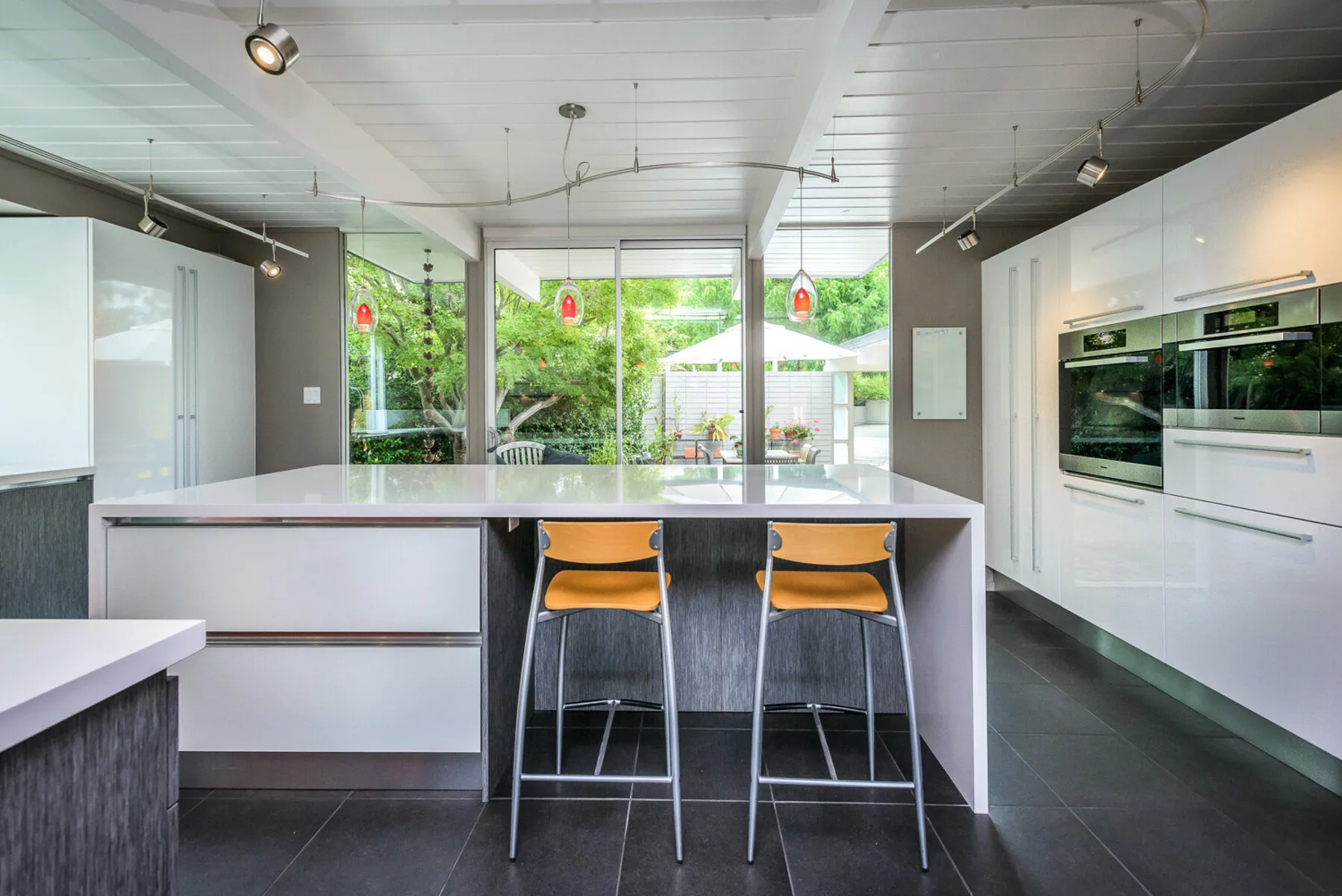 Additional image of Silestone White Zeus Quartz countertops