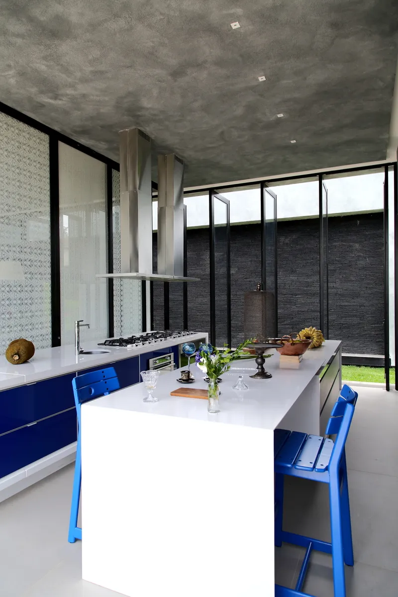 Image of installed Silestone White Zeus Quartz countertops