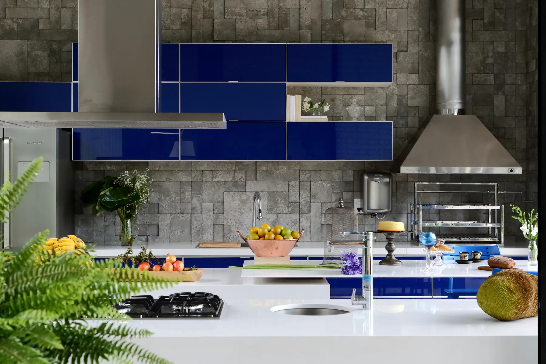 Image of installed Silestone White Zeus Quartz countertops
