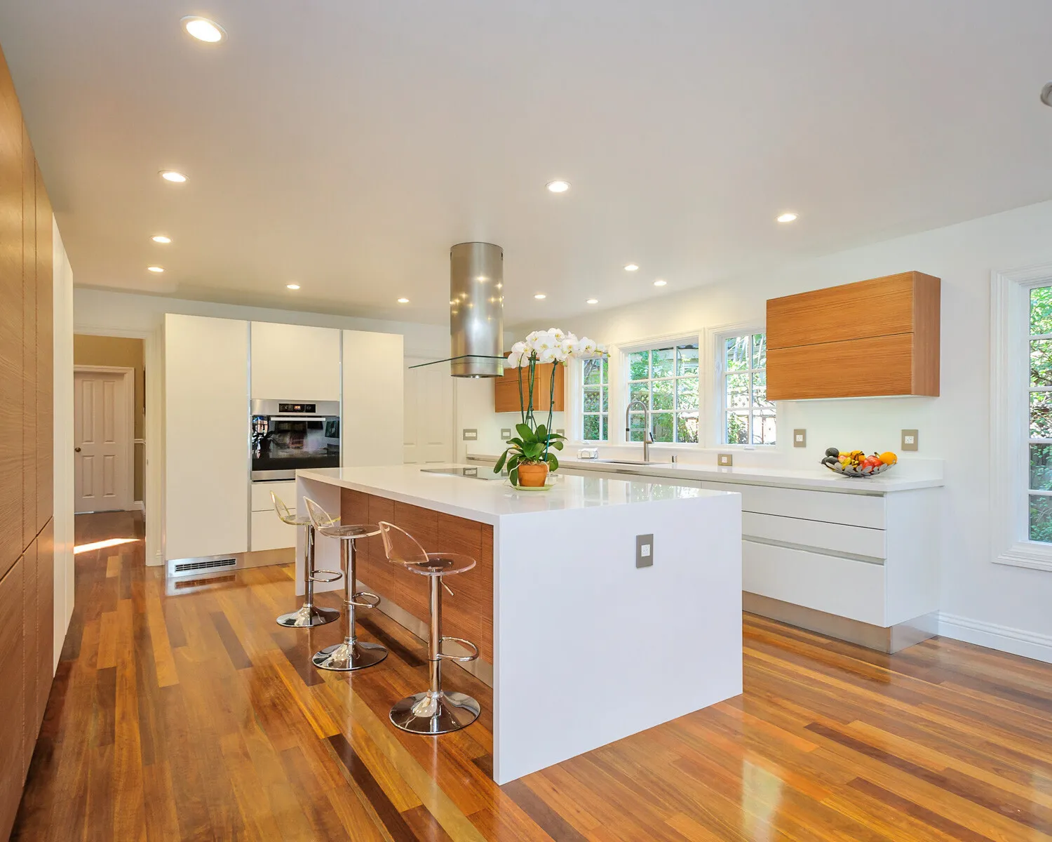 Image of installed Silestone White Zeus Quartz countertops