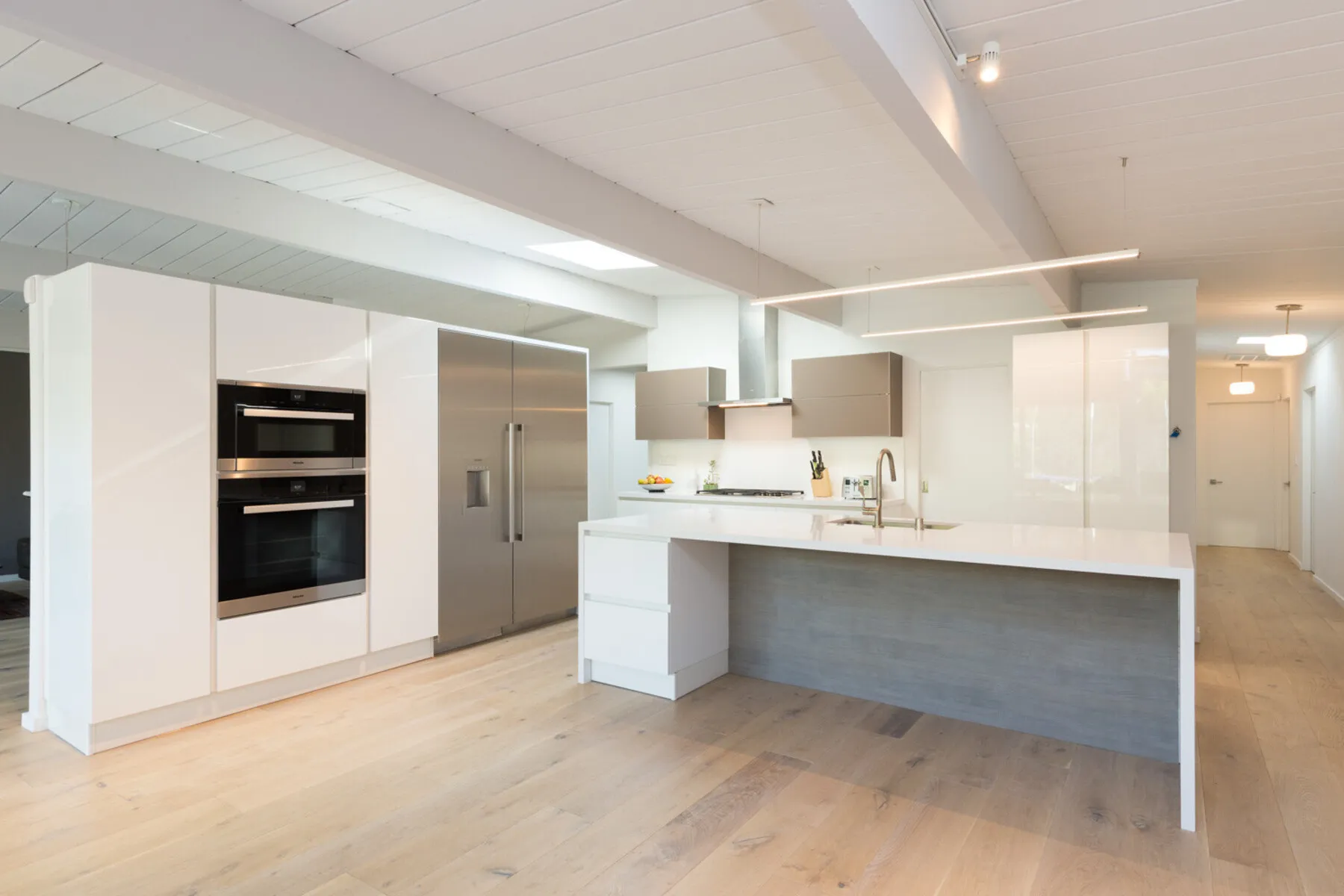 Image of installed Silestone White Zeus Quartz countertops