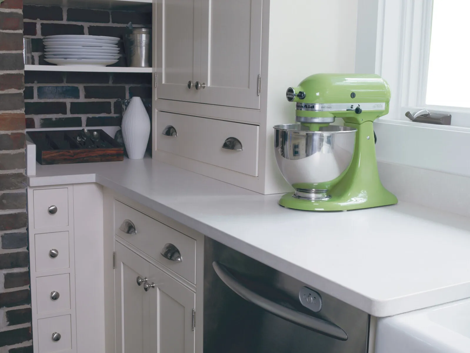 Additional image of Silestone Yukon Blanco White Quartz countertops