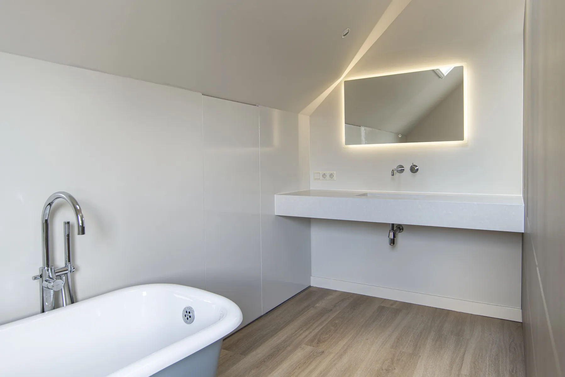 Additional image of Silestone Yukon Blanco White Quartz countertops