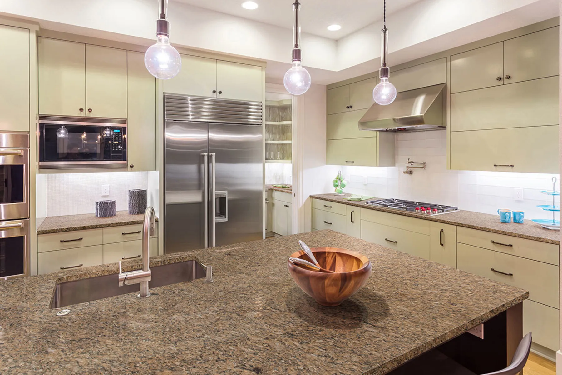 Image of installed New Venetian Gold Brown Granite countertops