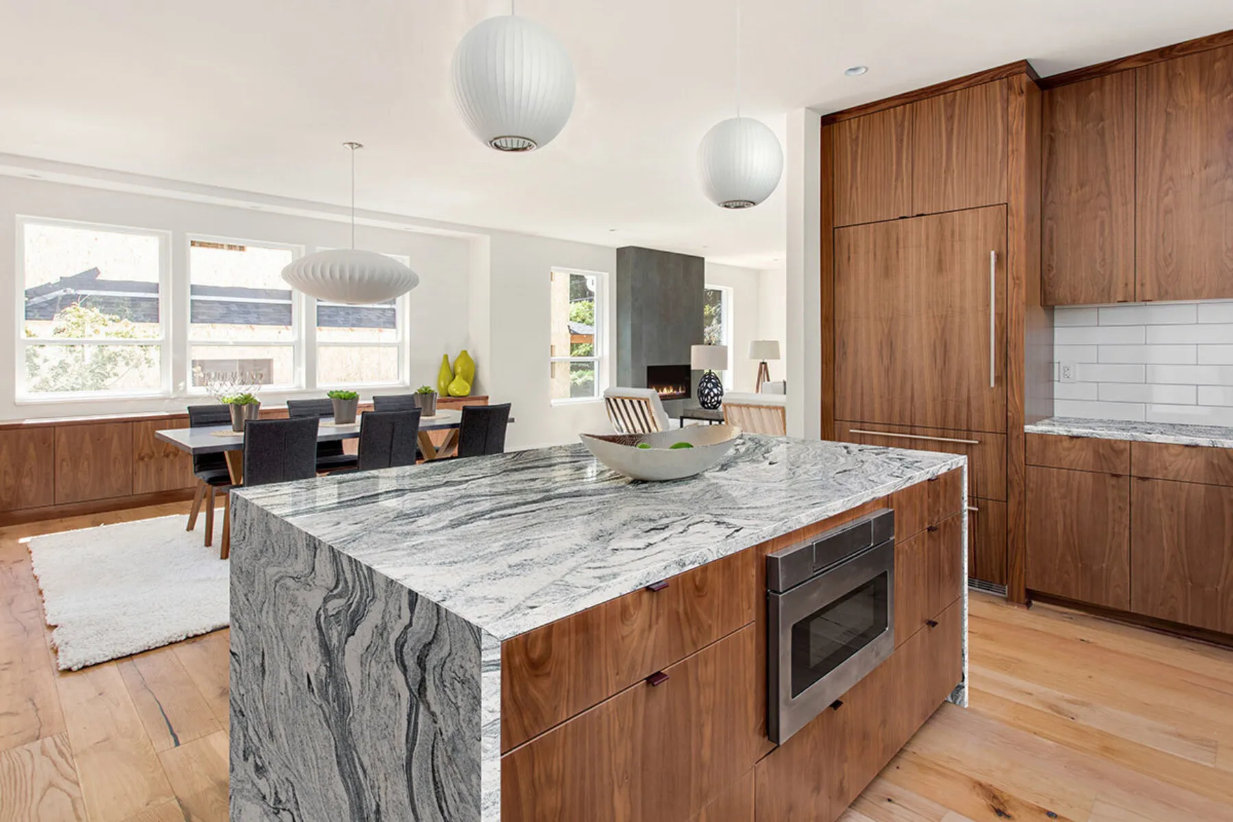 Image of installed Silver Cloud Granite countertops