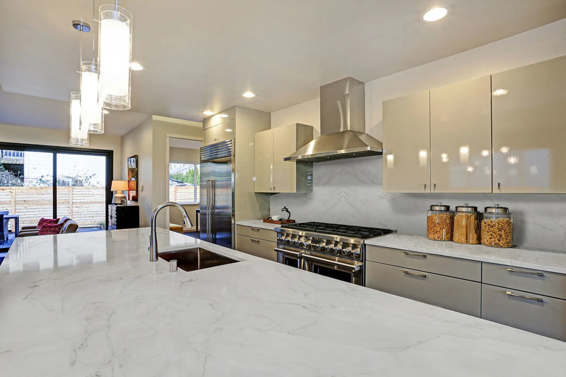 Image of installed Calacatta Montreal Quartzite countertops