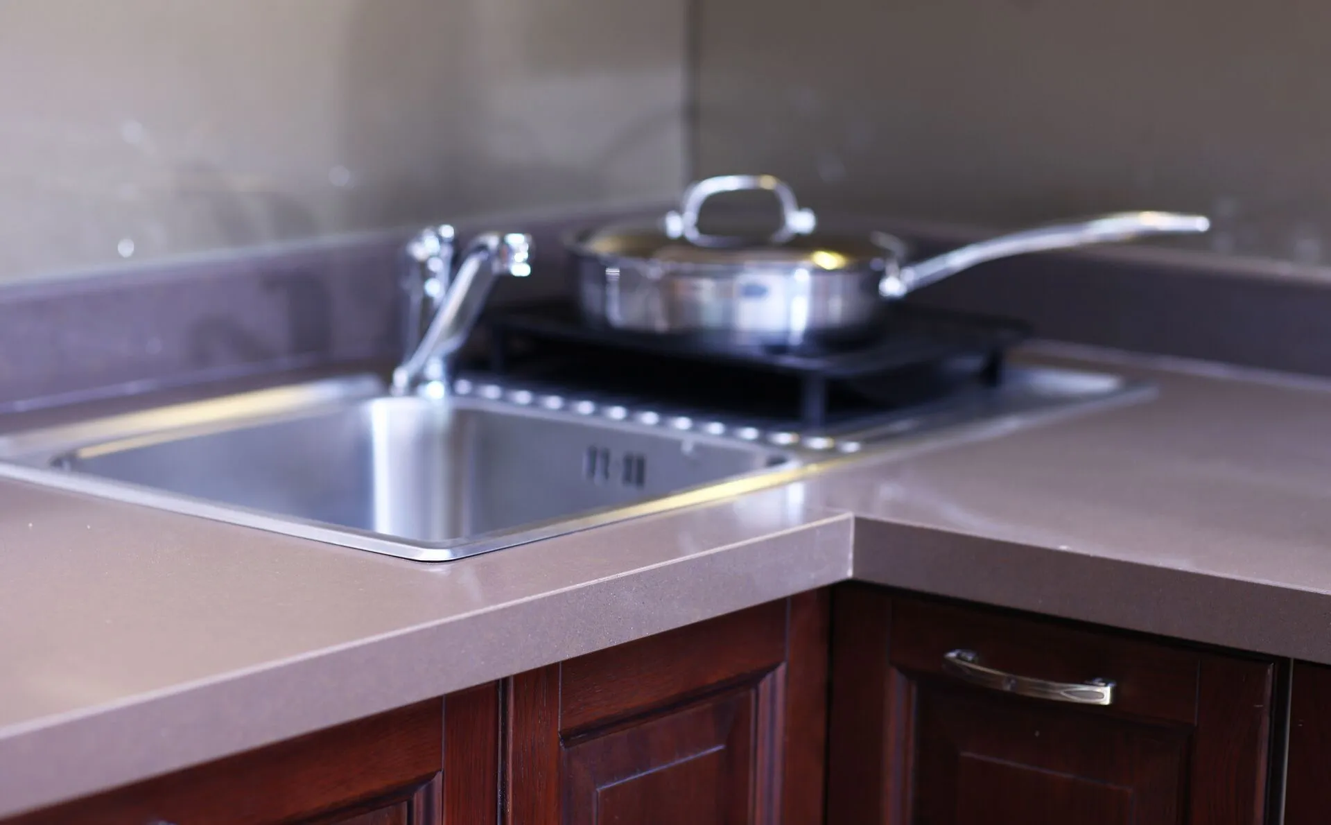 Image of installed Vicostone Graphite Quartz countertops