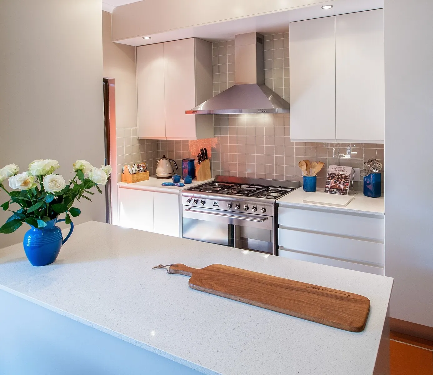 Image of installed Vicostone Titanium Quartz countertops