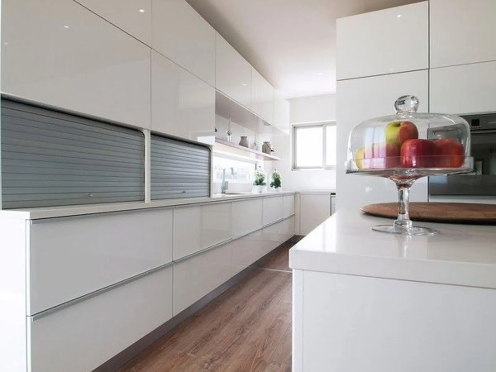 Image of installed Vicostone Pure White Quartz countertops