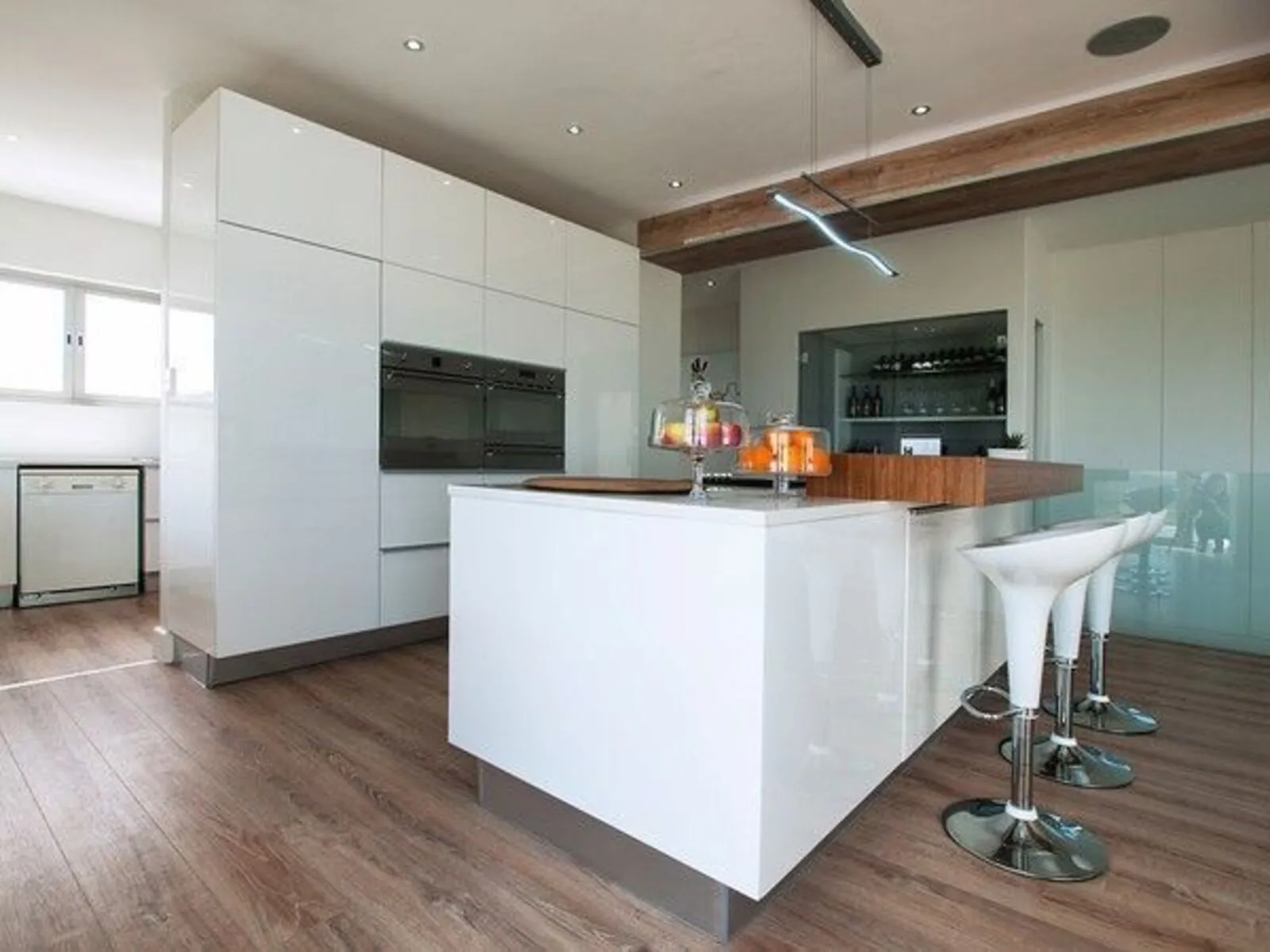 Image of installed Vicostone Pure White Quartz countertops