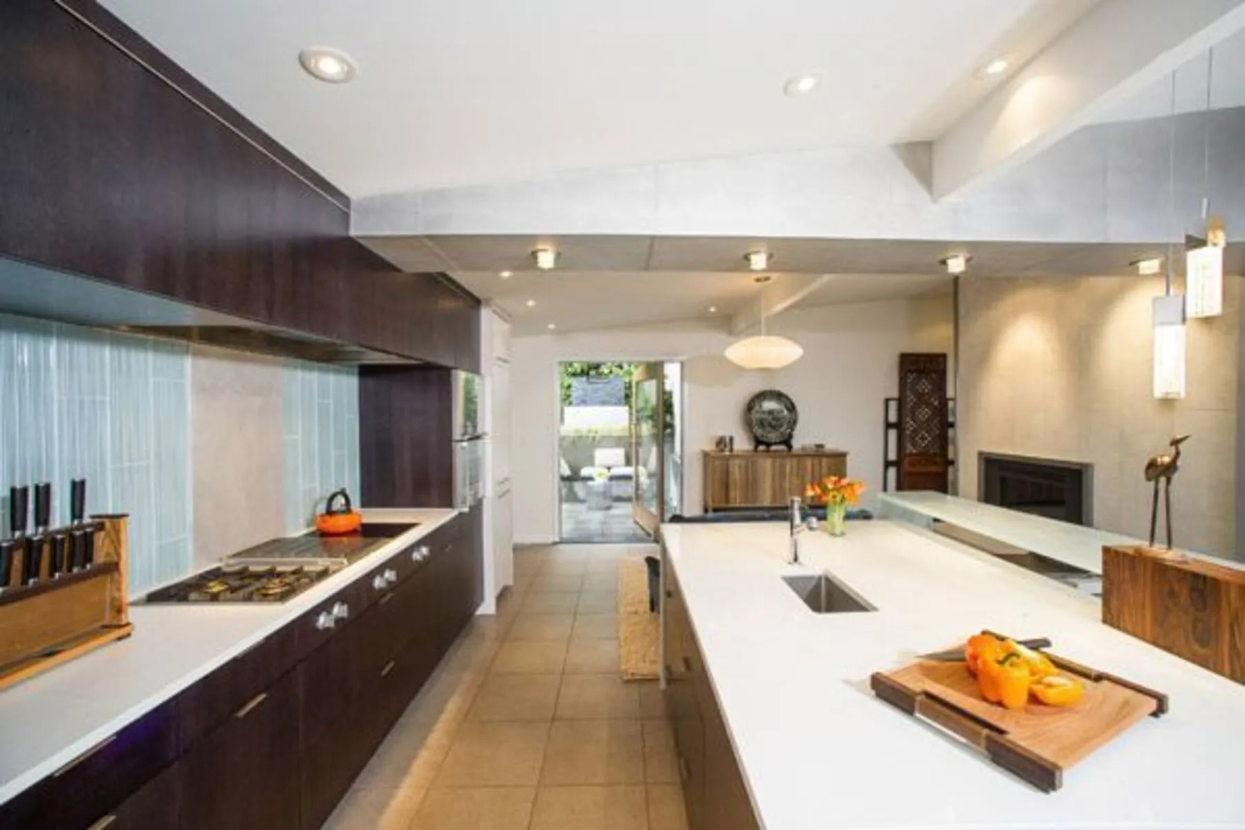 Image of installed Vicostone Pure White Quartz countertops