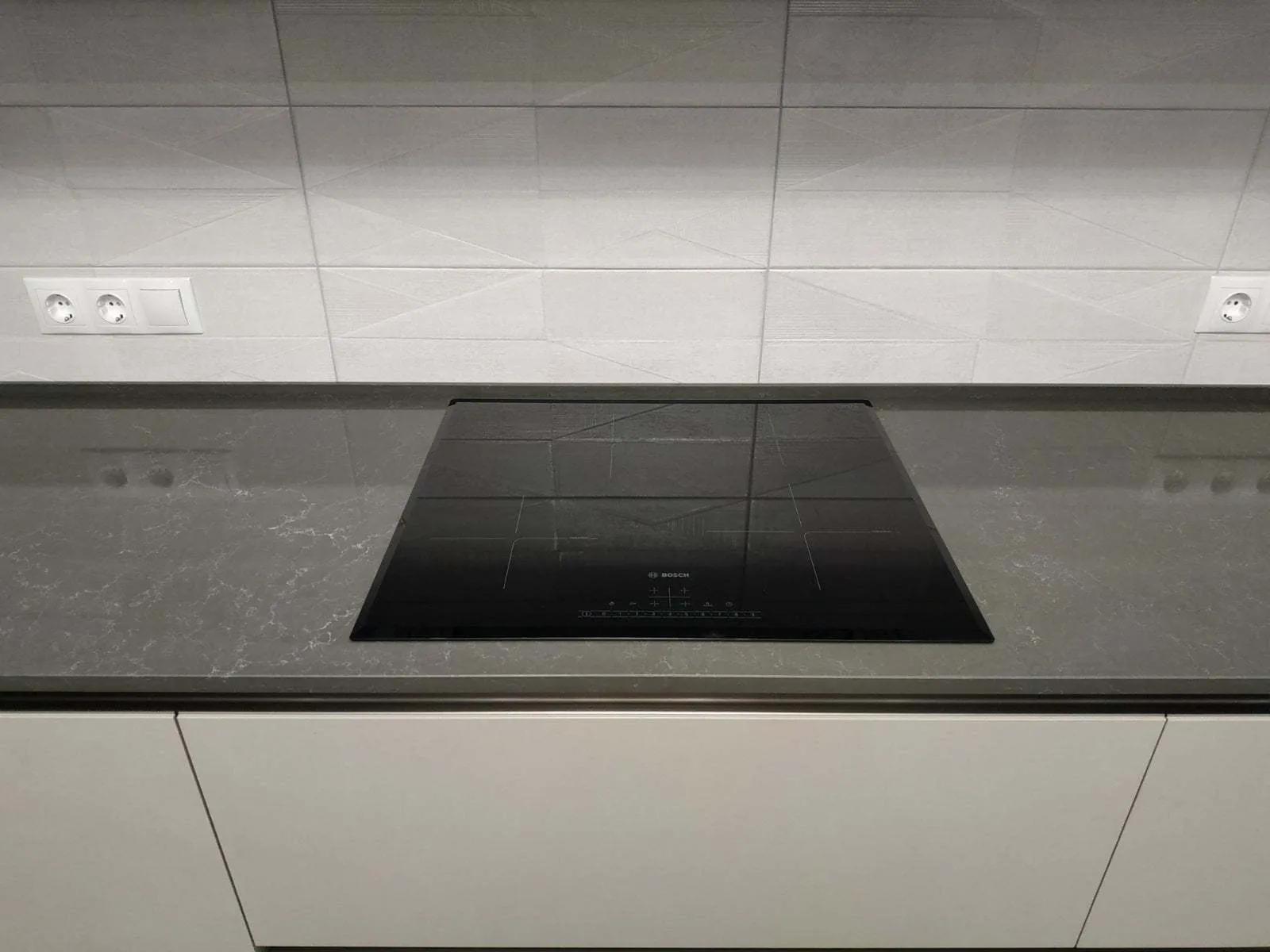 Image of installed Vicostone Uliano Quartz countertops