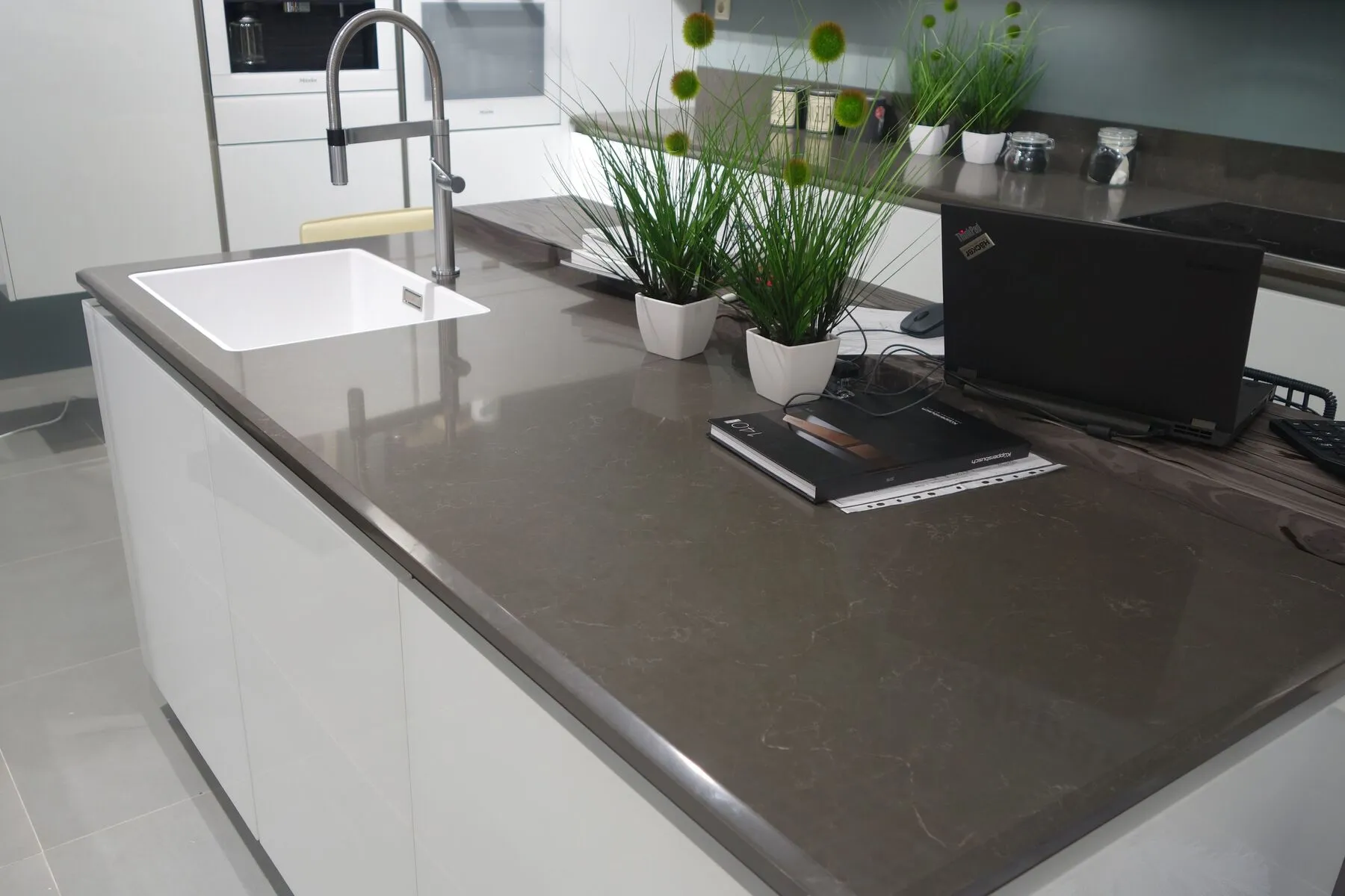 Image of installed Vicostone Cinza Quartz countertops