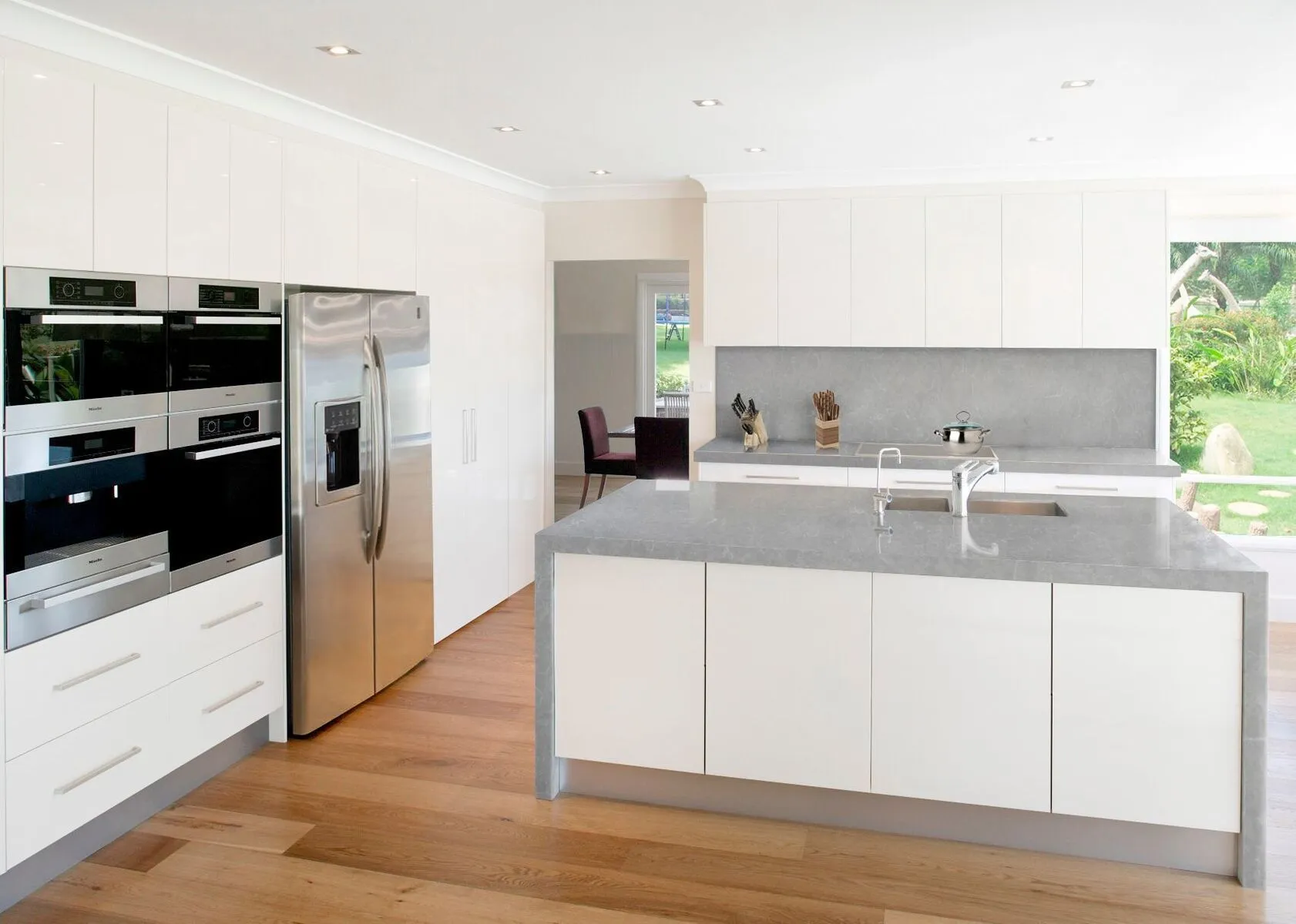 Image of installed Vicostone Dolce Vita Quartz countertops