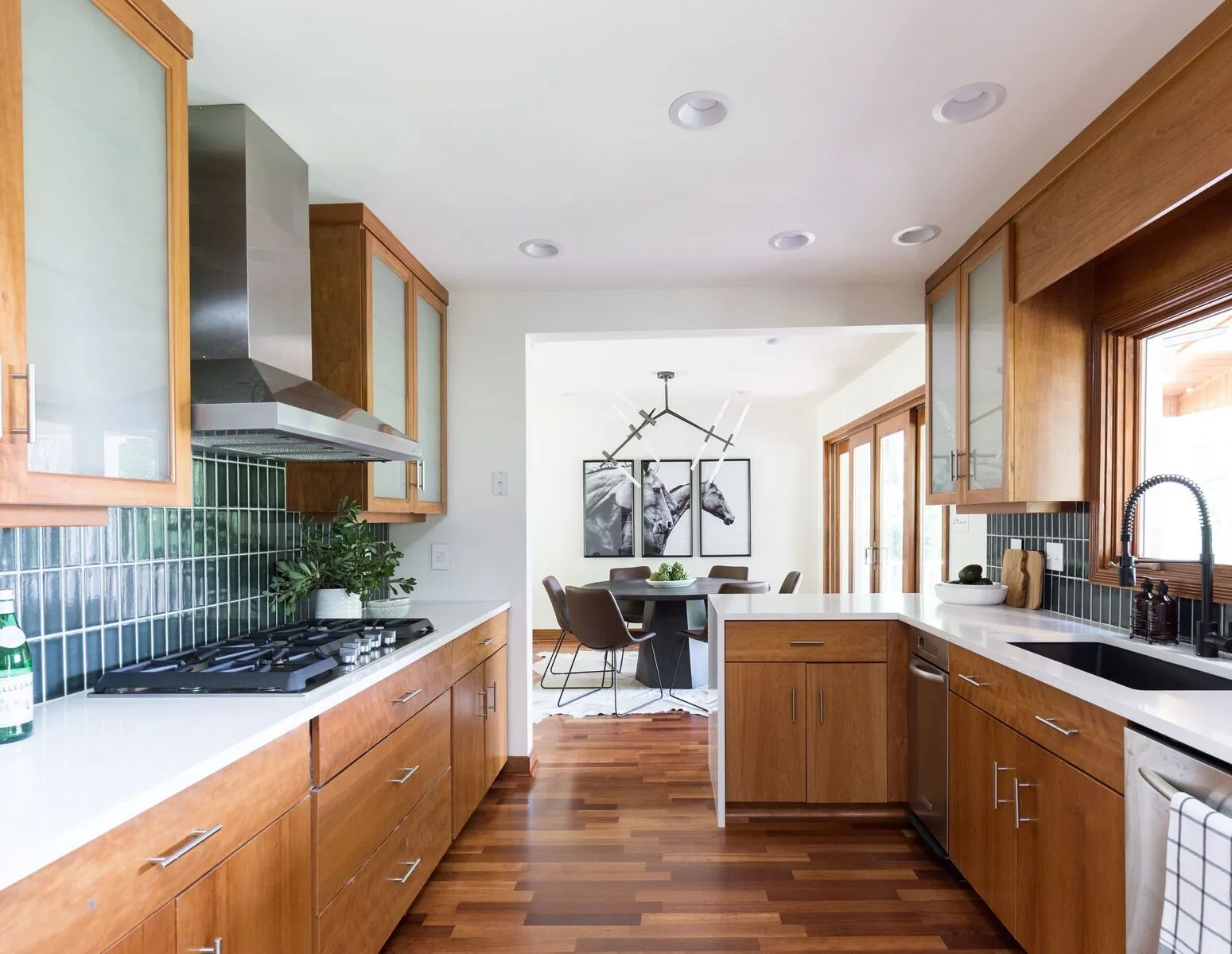 Image of installed Vicostone Onyx White Quartz countertops