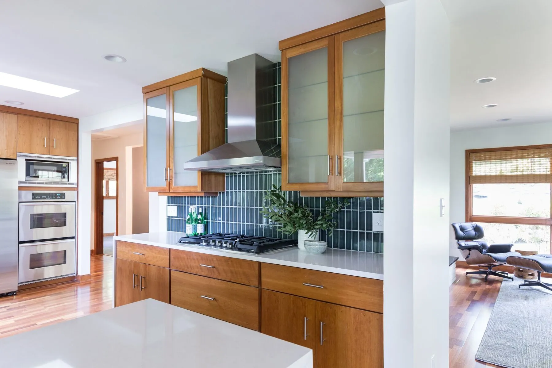 Image of installed Vicostone Onyx White Quartz countertops