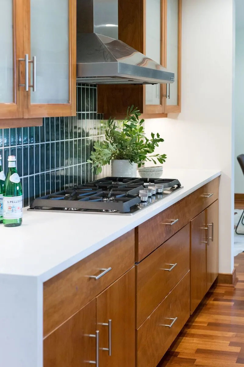 Image of installed Vicostone Onyx White Quartz countertops