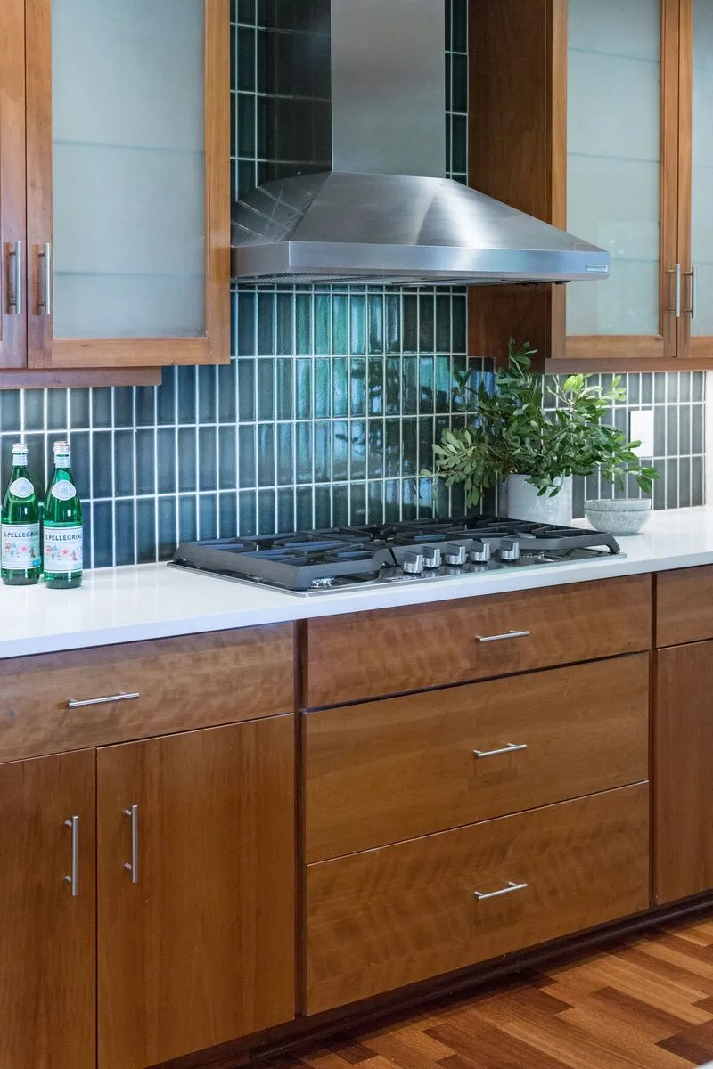Image of installed Vicostone Onyx White Quartz countertops
