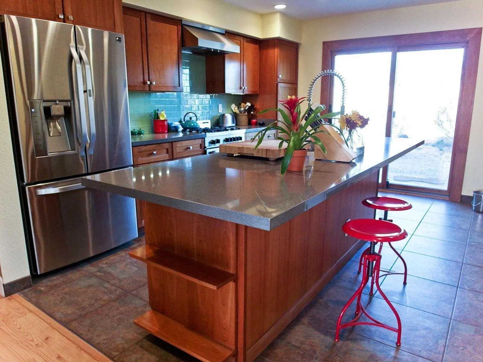 Image of installed Vicostone Sparkling Grey Quartz countertops