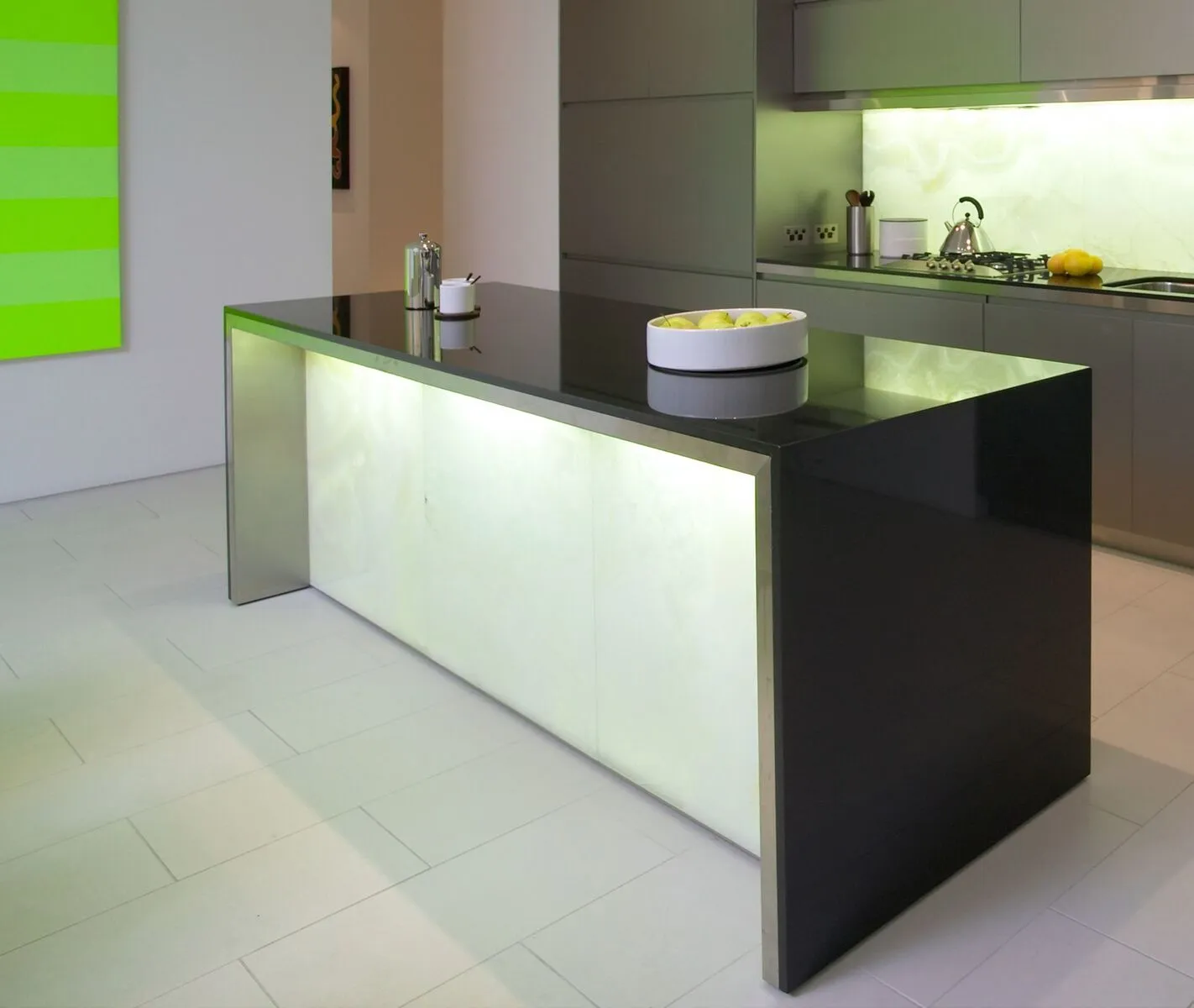 Image of installed Vicostone Crystal Black Quartz countertops