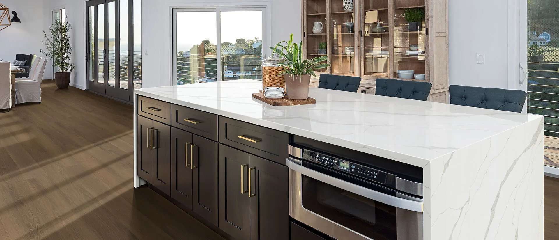 Image of installed Q Quartz Calacatta Idillio White Quartz countertops