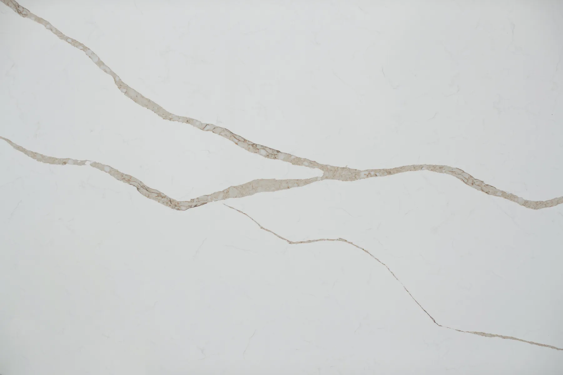 Closeup image of Vicostone Alessandria Oro White Quartz countertop slab