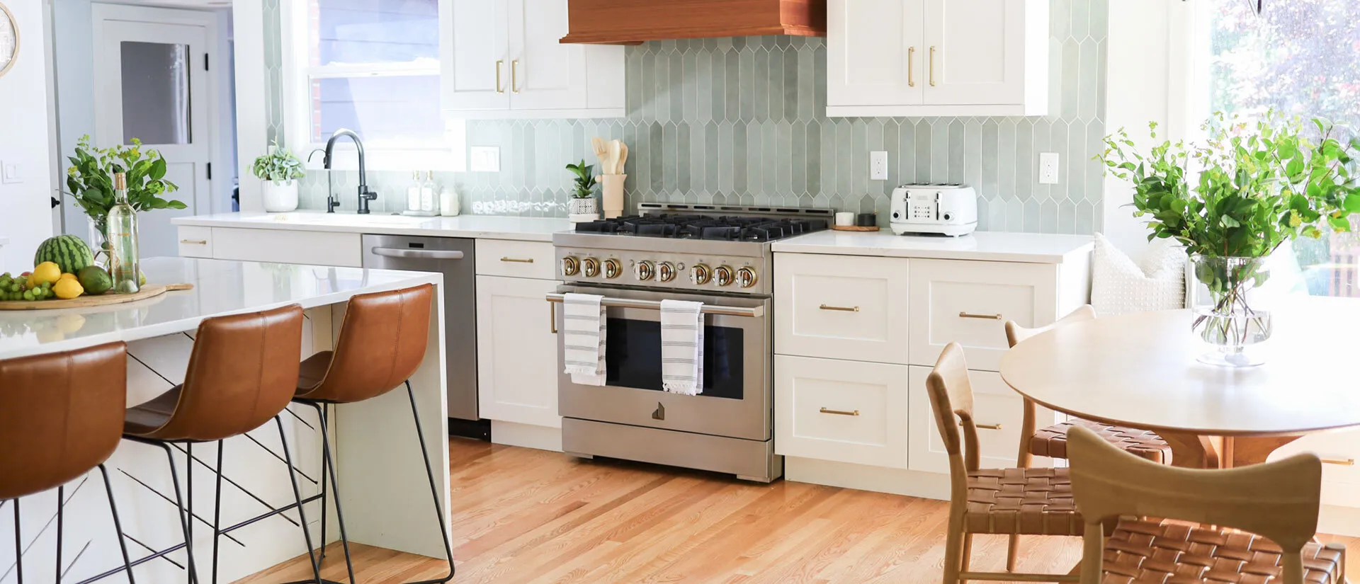 Image of installed Q Quartz Calacatta Arno Quartz countertops