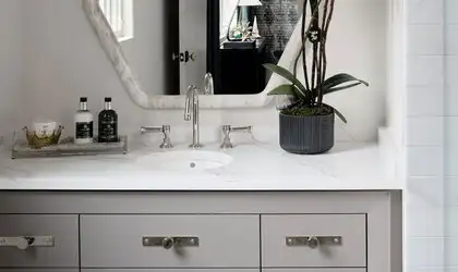 Image of installed Q Quartz Calacatta Goa Quartz countertops