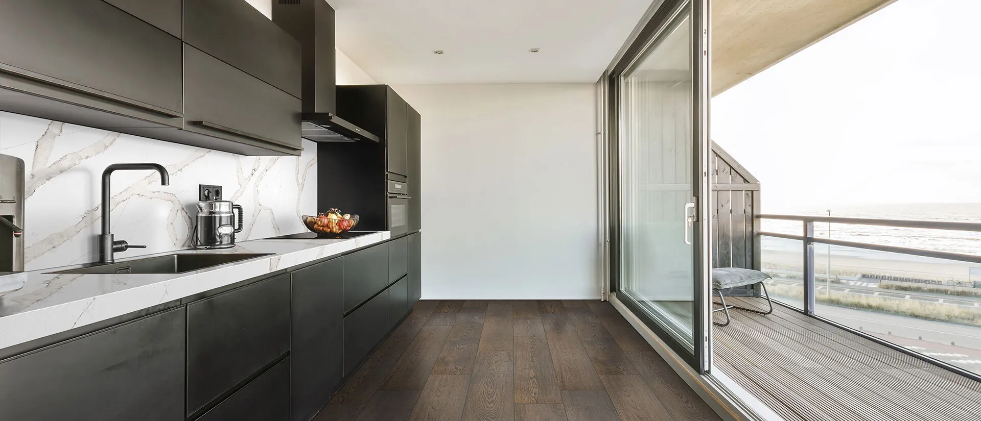 Image of installed Q Quartz Calacatta Goa Quartz countertops