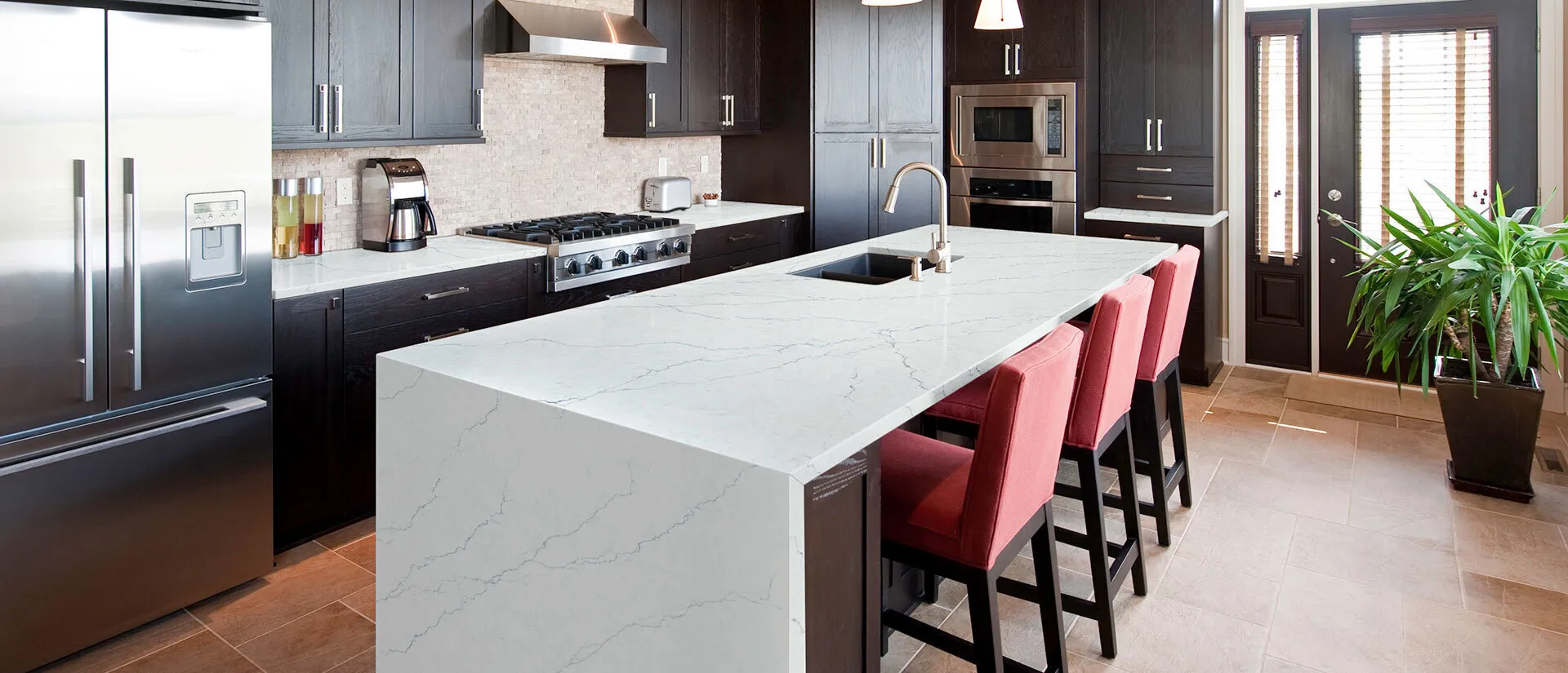 Image of installed Q Quartz Calacatta Miraggio Cielo White Quartz countertops