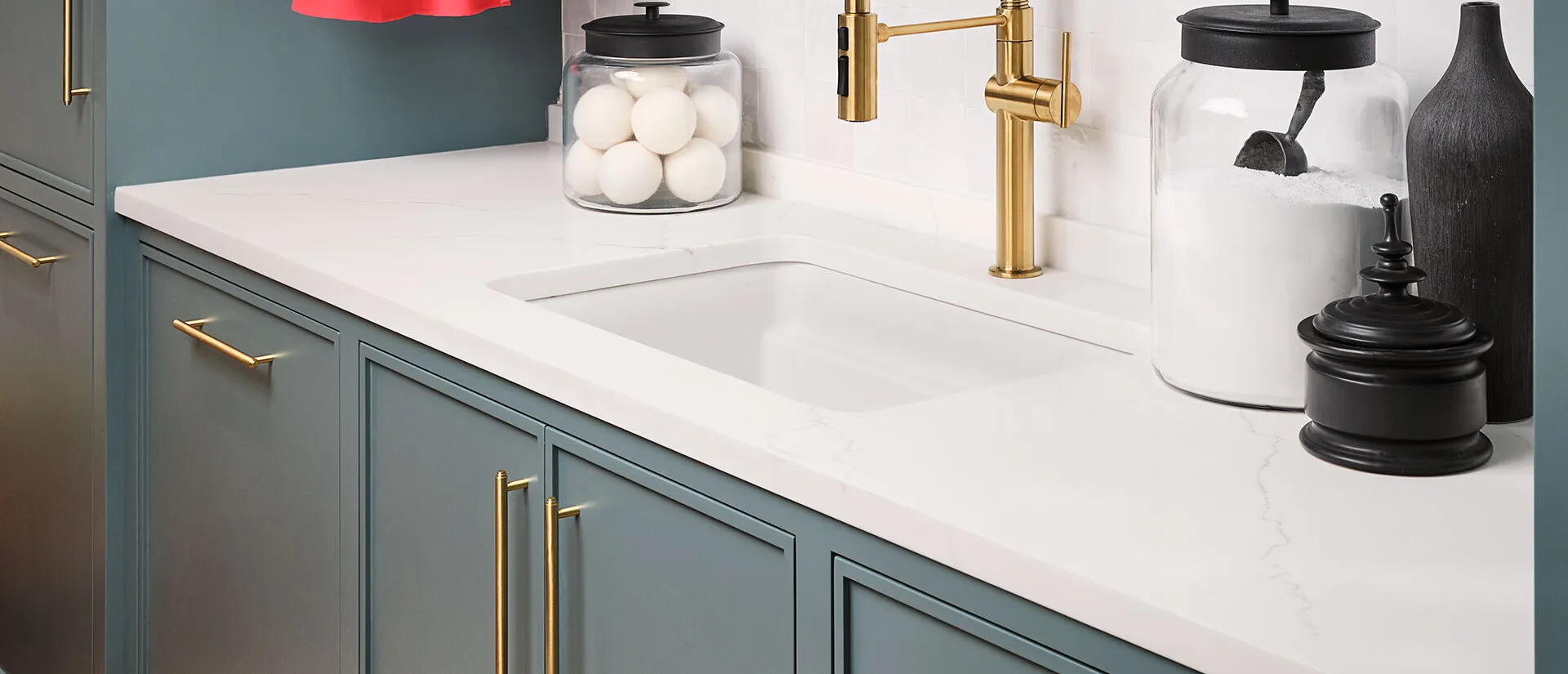 Image of installed Q Quartz Calacatta Miraggio Cielo White Quartz countertops
