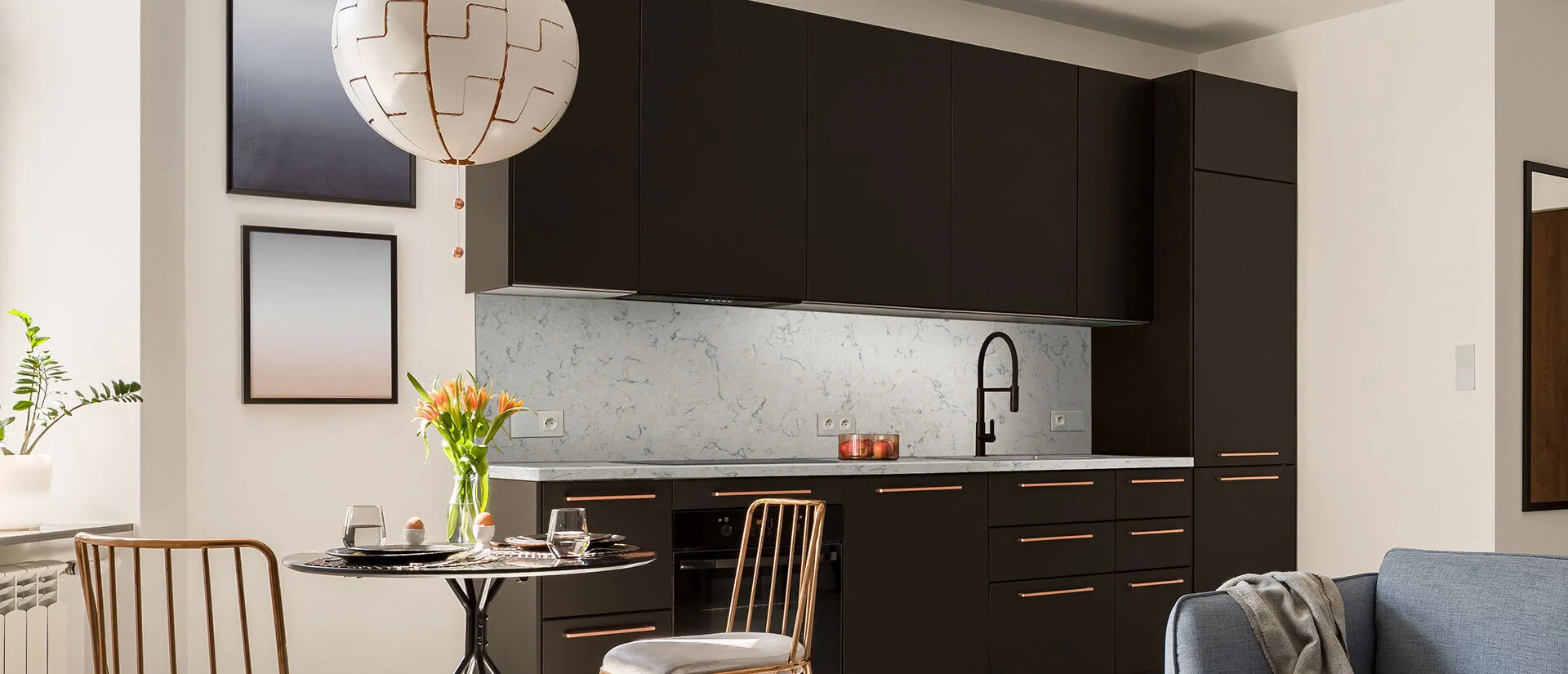 Image of installed Q Quartz Carrara Mist Cream Quartz countertops