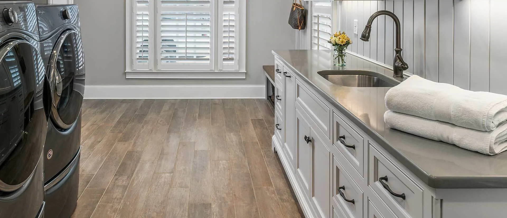 Image of installed Q Quartz Fossil Brown Quartz countertops