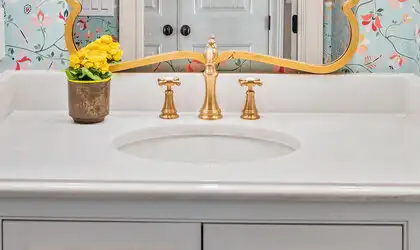 Image of installed Q Quartz Glacier White Quartz countertops