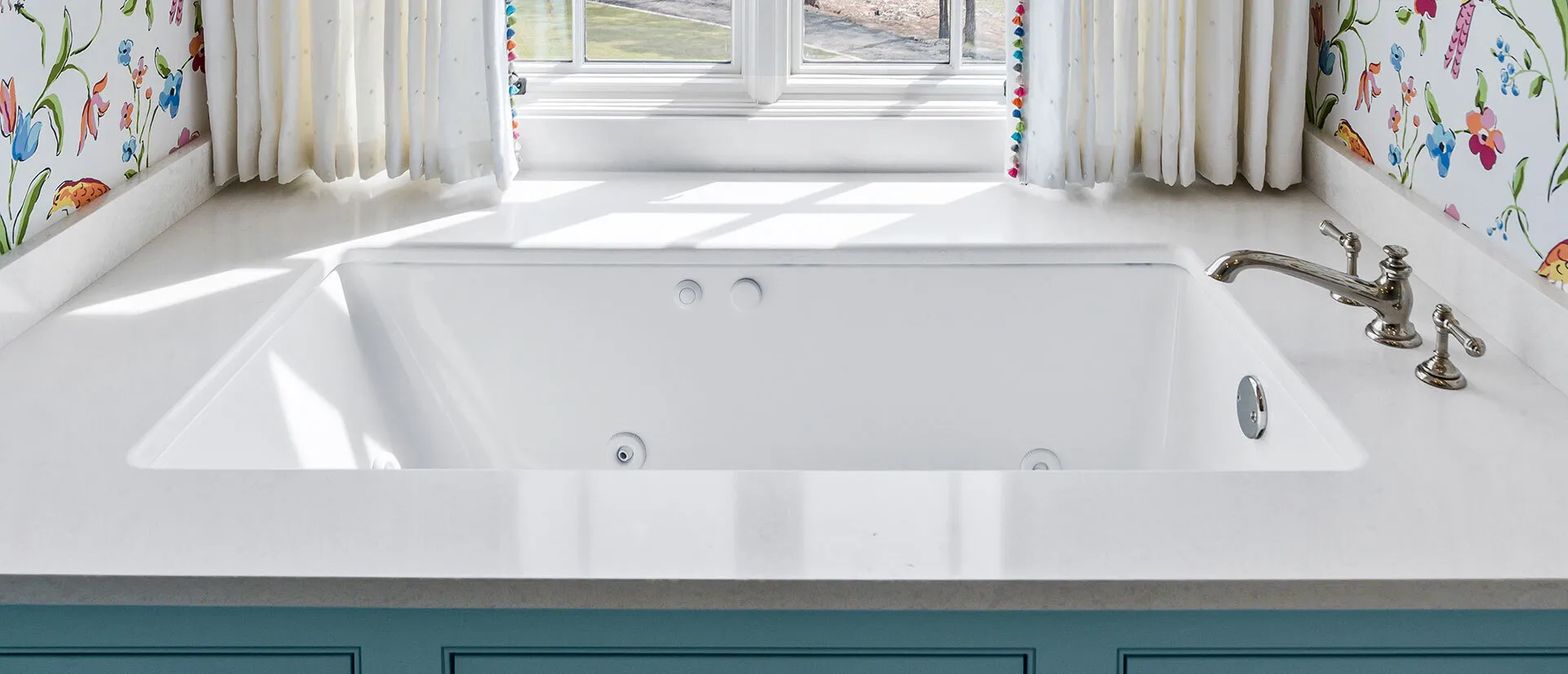 Image of installed Q Quartz Glacier White Quartz countertops