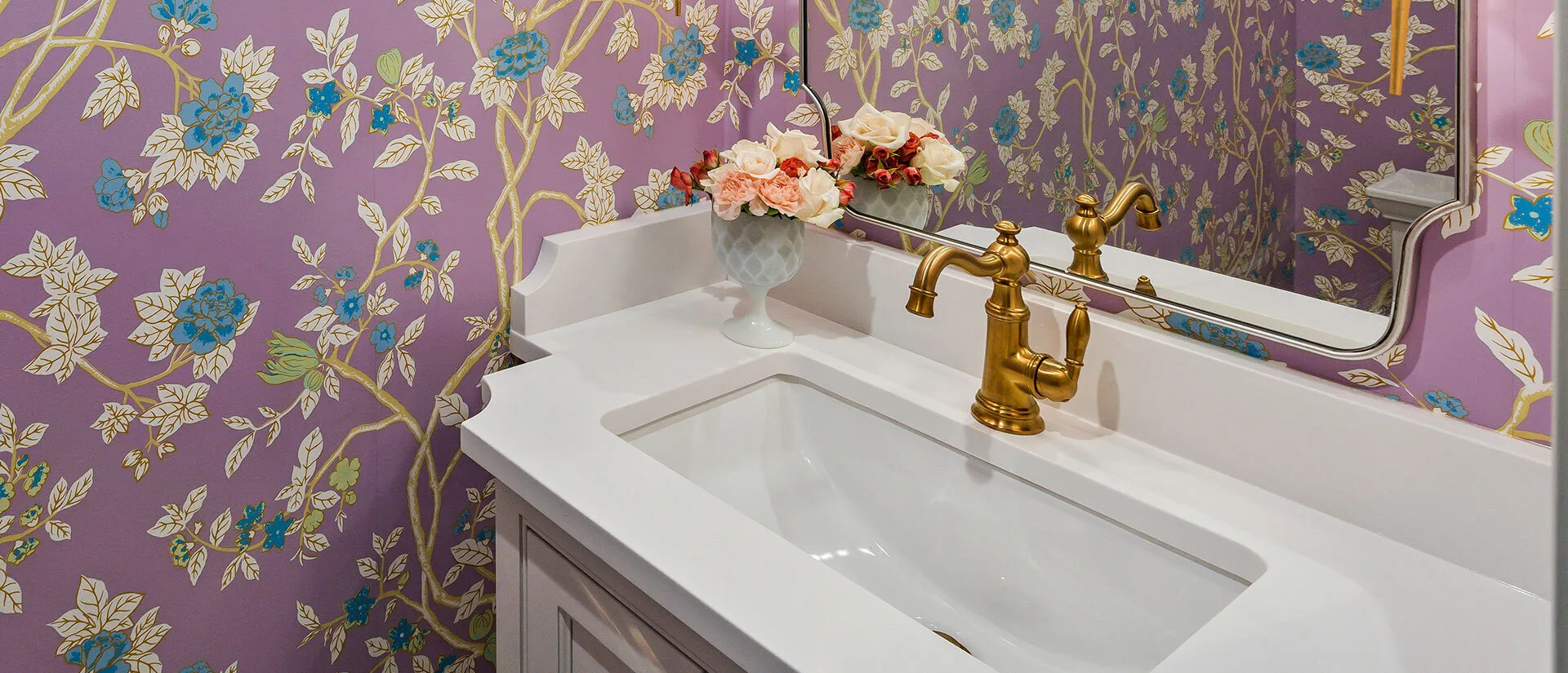 Image of installed Q Quartz Glacier White Quartz countertops