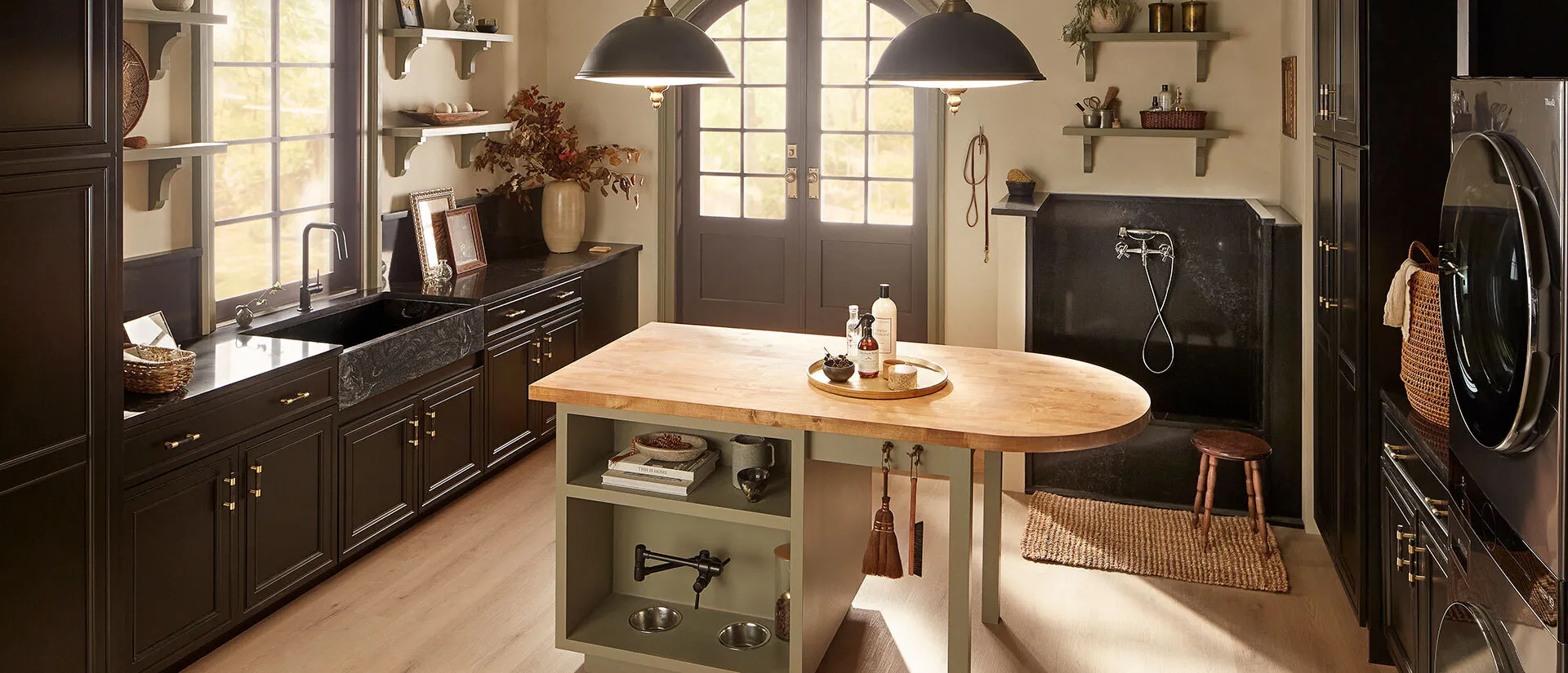 Image of installed Q Quartz Midnight Corvo Quartz countertops