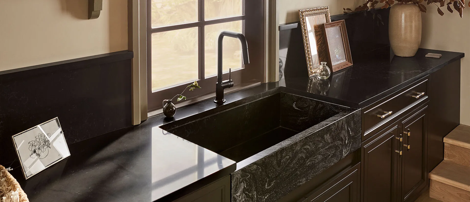 Image of installed Q Quartz Midnight Corvo Quartz countertops