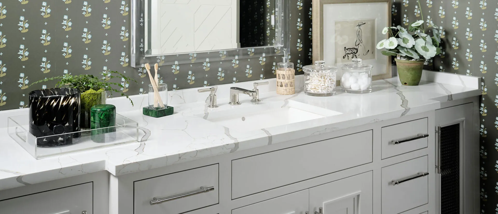 Image of installed Q Quartz New Calacatta Laza Gold Quartz countertops