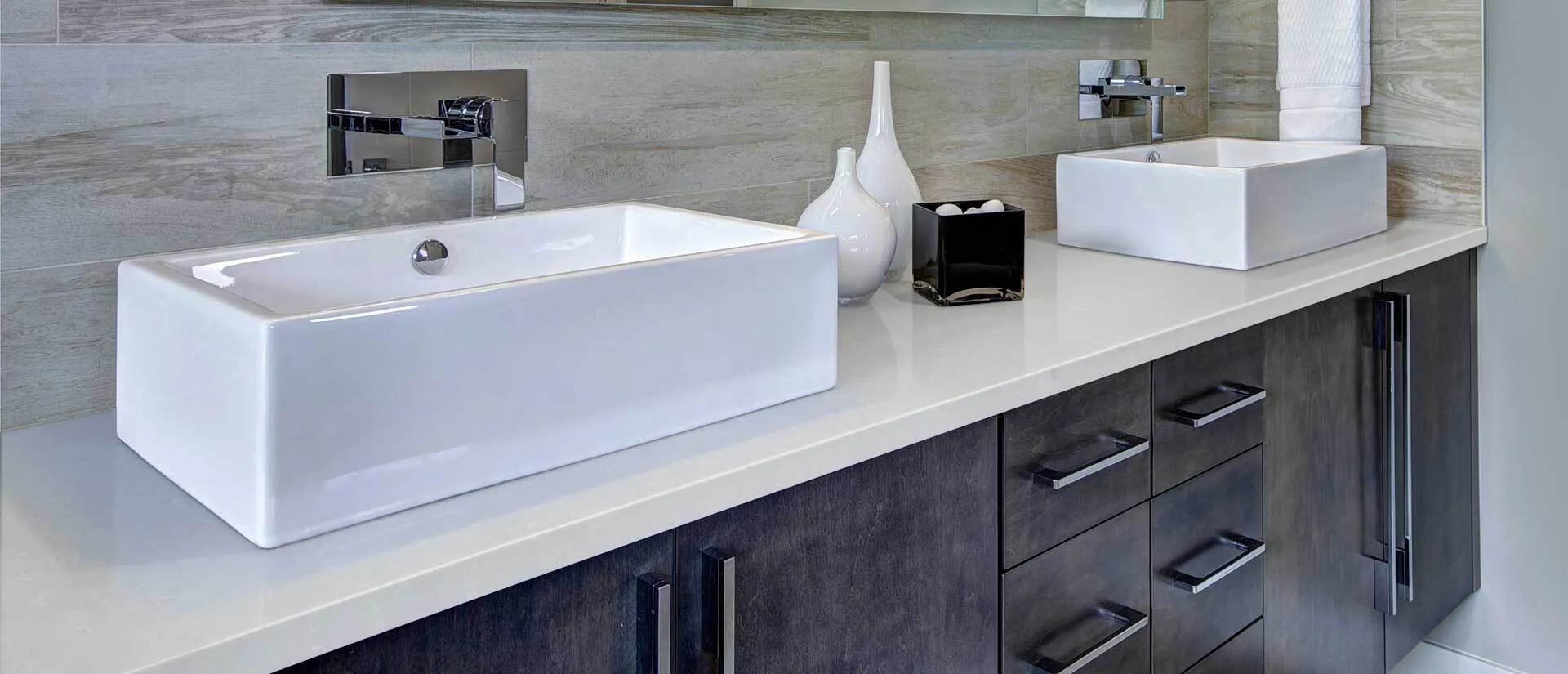 Image of installed Q Quartz Smoked Pearl Quartz countertops