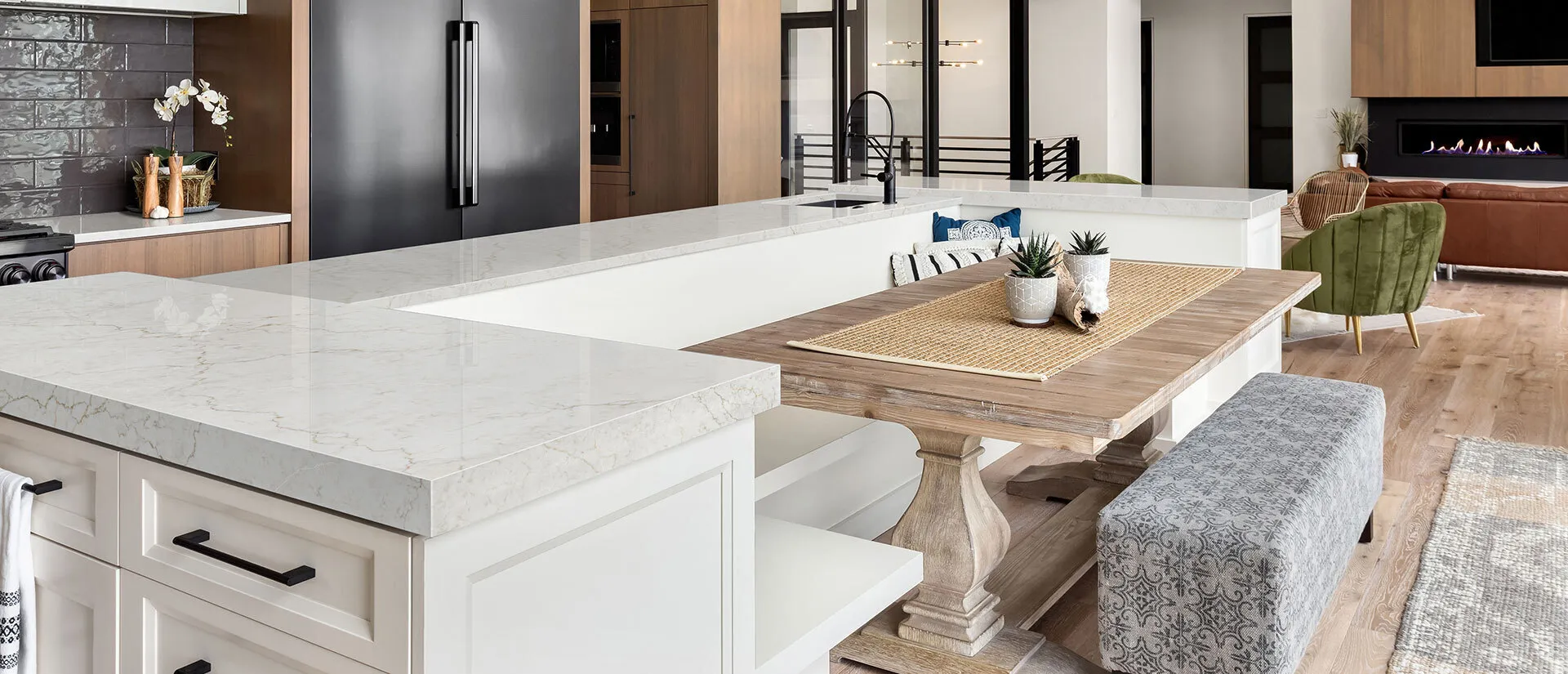 Image of installed Q Quartz Calacatta Miraggio Cove White Quartz countertops